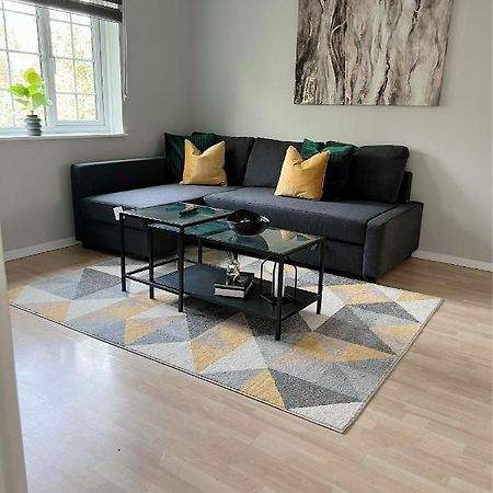 Stunning Apartment In Beckton With Private Entrance London Exteriör bild