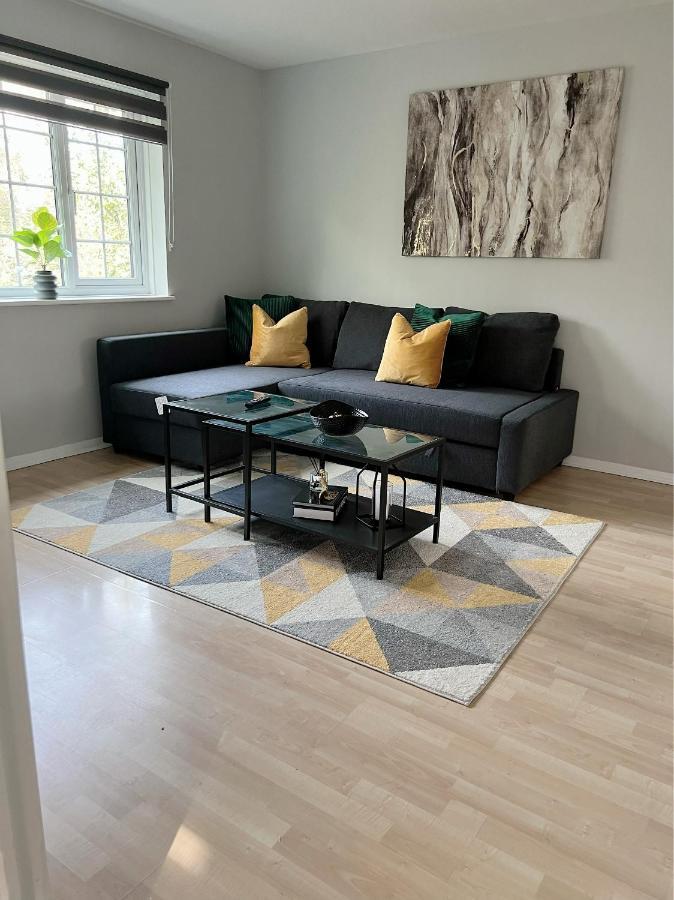 Stunning Apartment In Beckton With Private Entrance London Exteriör bild