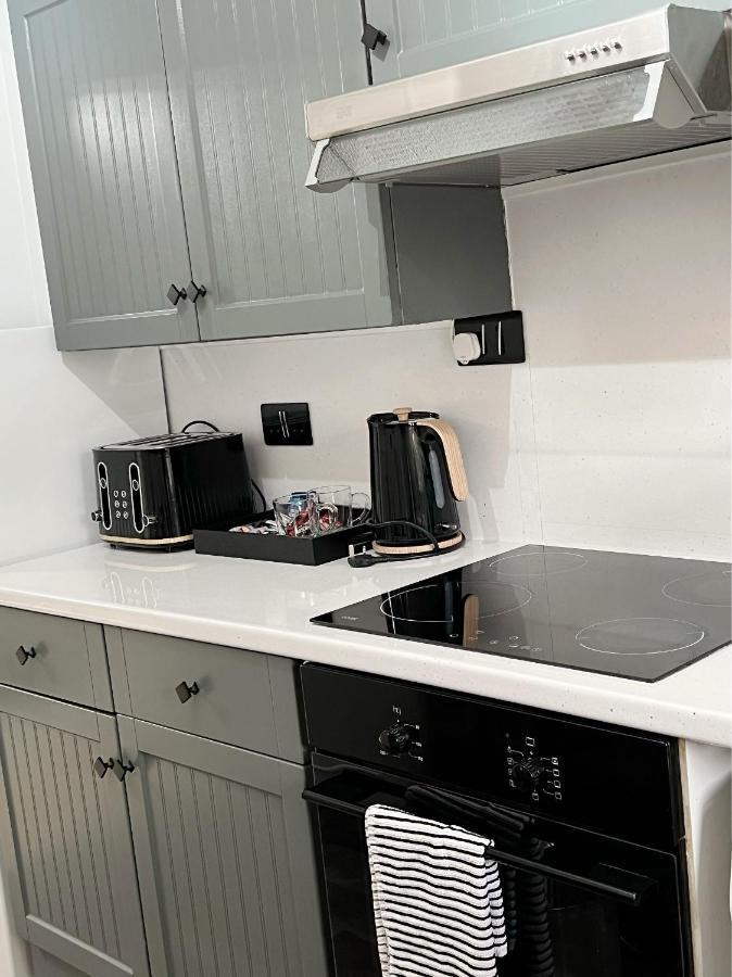 Stunning Apartment In Beckton With Private Entrance London Exteriör bild