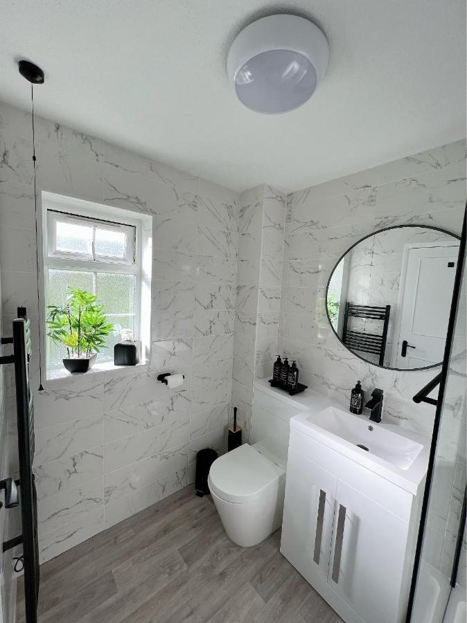 Stunning Apartment In Beckton With Private Entrance London Exteriör bild