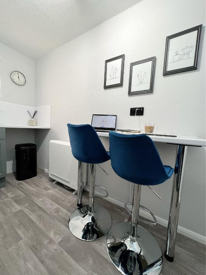Stunning Apartment In Beckton With Private Entrance London Exteriör bild