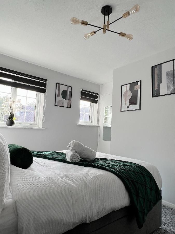 Stunning Apartment In Beckton With Private Entrance London Exteriör bild