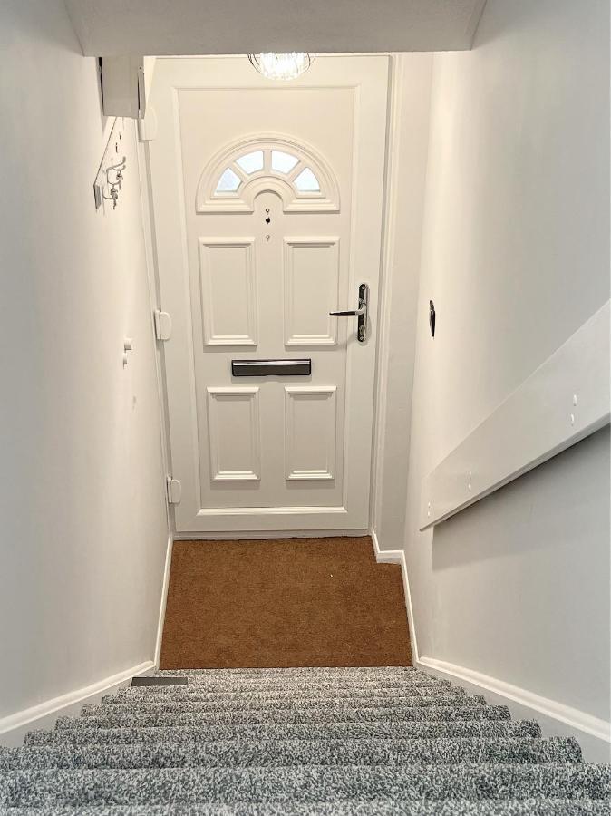 Stunning Apartment In Beckton With Private Entrance London Exteriör bild