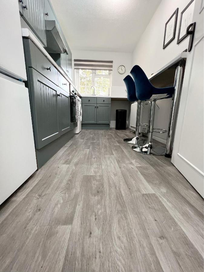 Stunning Apartment In Beckton With Private Entrance London Exteriör bild